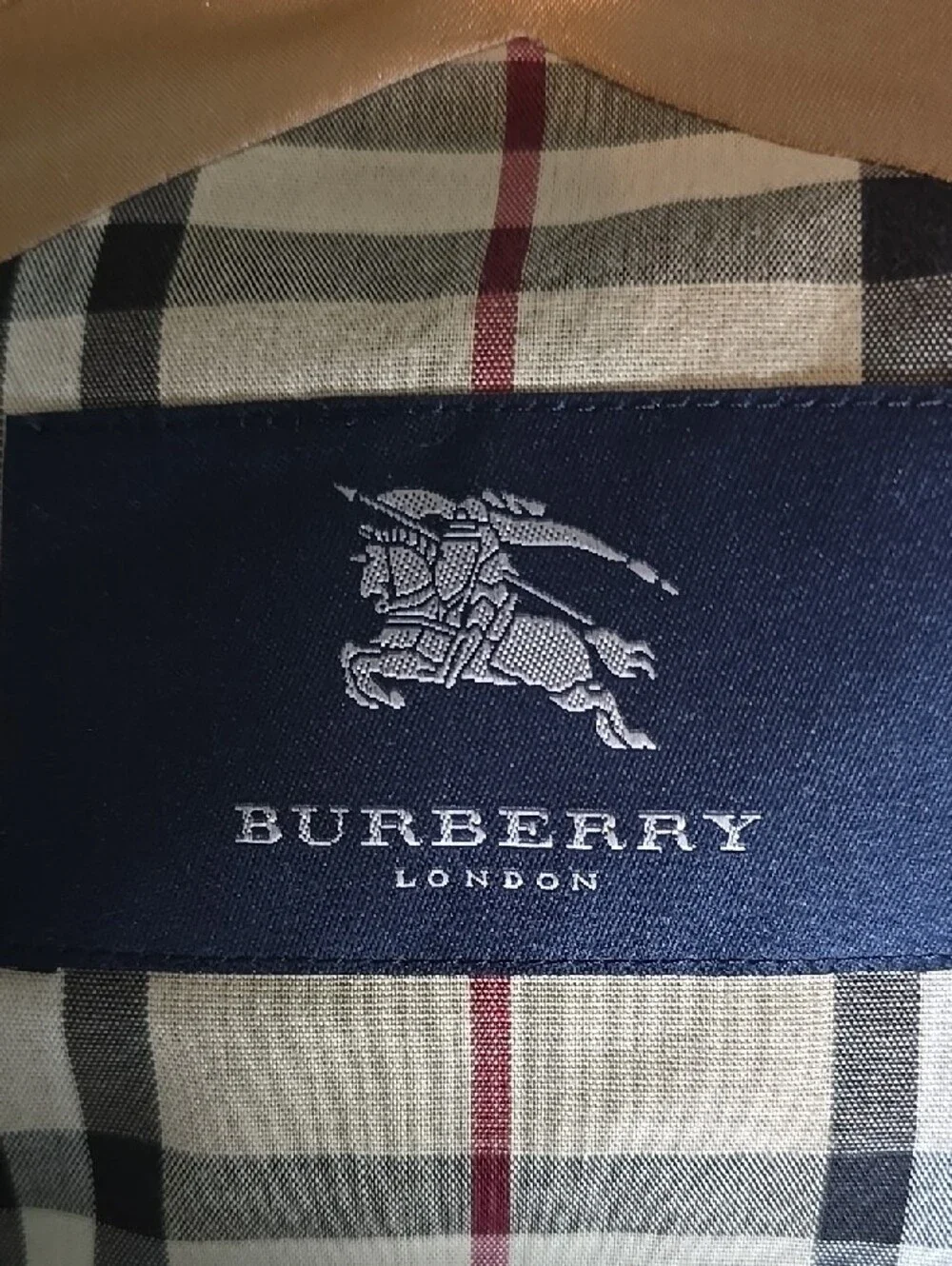 BURBERRY Womens' Brown Jacket for rain or shine. - Picture 6 of 7